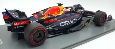 Red Bull Racing RB12 1:18 スケール 1/18 Red Bull RB18 Winner Japan GP 2022 Champion Max Verstappen by