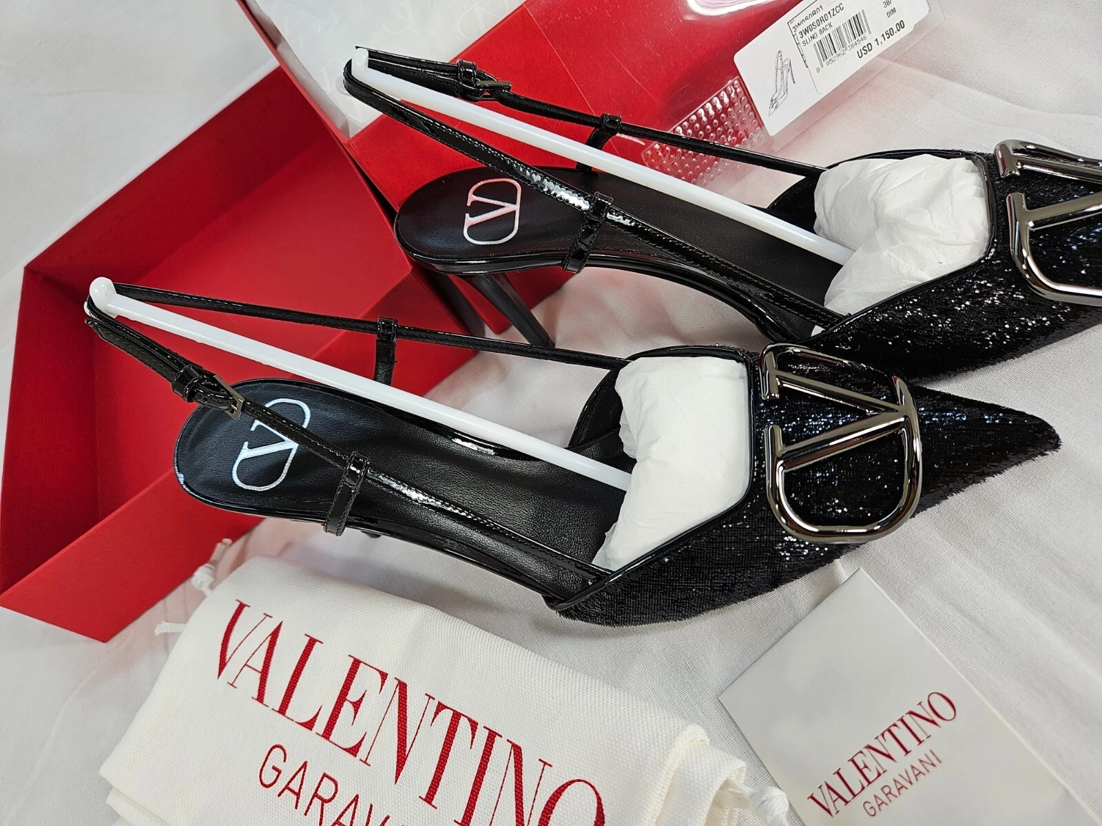 Valentino Garavani décolleté da donna con logo a V a punta 7 US MSRP $1.150