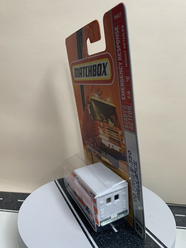 Matchbox Emergency Response 2/8 '08 Ford E-350 Ambulance Orange & White NIP - Picture 6 of 13