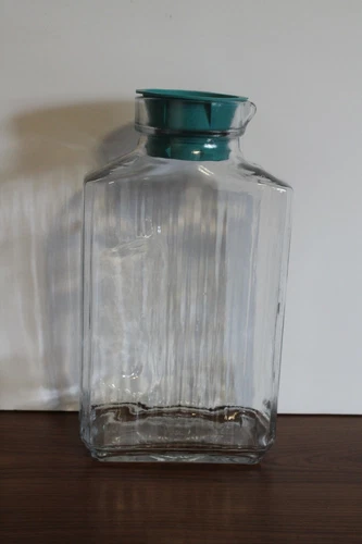 VTG. Anchor Hocking Ribbed Glass Bottle Green Lid Water Juice Refrigerator Jar