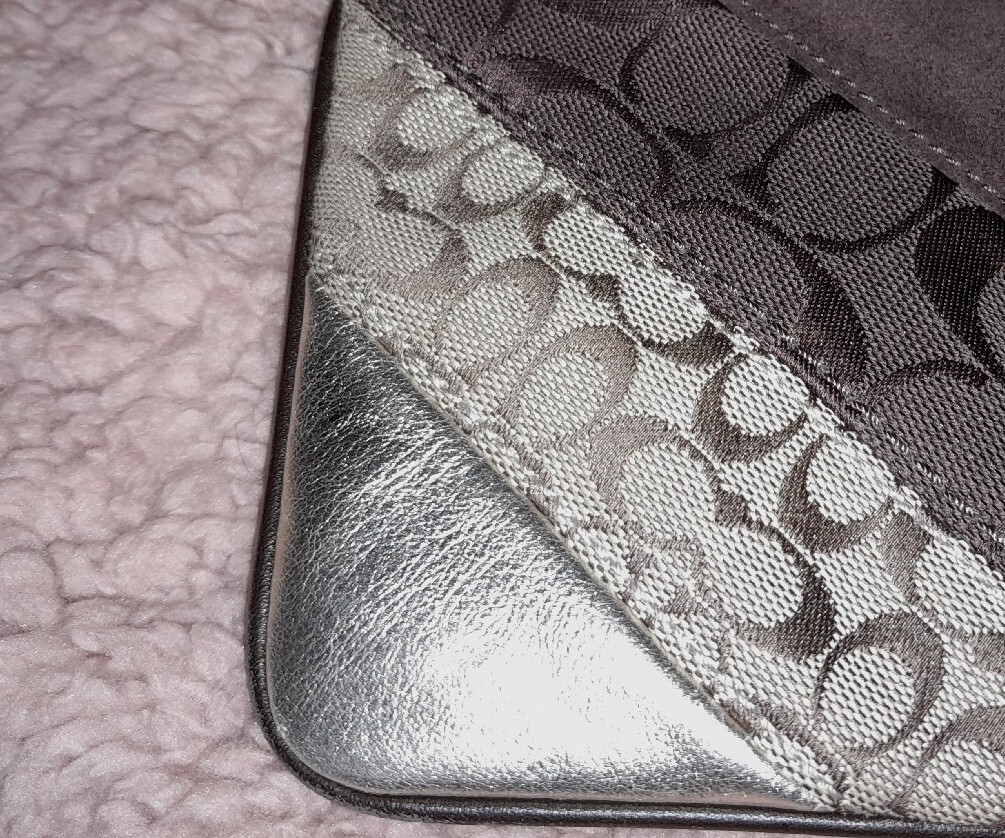 Coach EUC Chevron Patchwork Large Wristlet GOLD S… - image 5