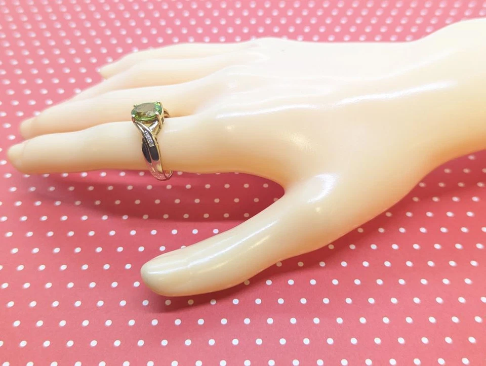Elegante anillo llamativo de peridoto y diamantes de vástago dividido de oro amarillo de 14K 3,81 g talla 7 Foto 2 de 4