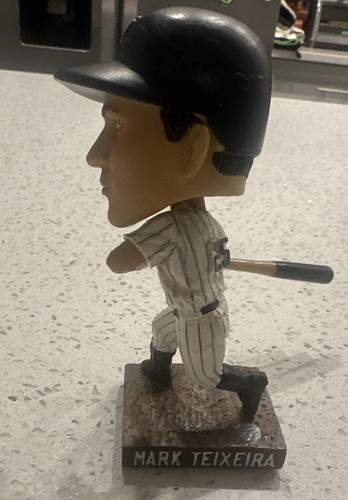 MARIANO RIVERA Statue Figurine Yankees Stadium SGA 2010 RARE NIB