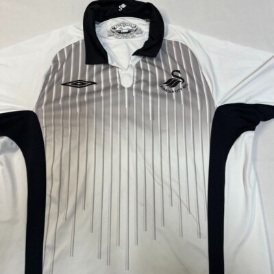 Sortie des maillots domicile, extérieur et gardien de Swansea City 24
