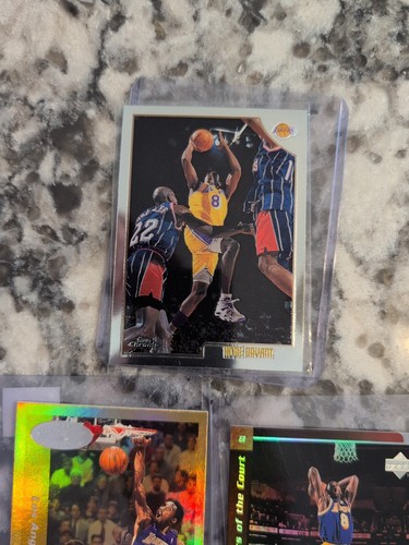 Lote de 4 tarjetas Kobe Bryant holográficas doradas y otras surtidas - Imagen 10 de 19
