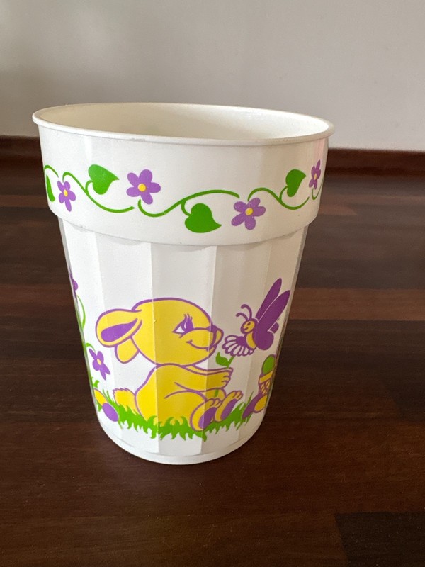 Vintage 16 Oz  Reusable Plastic Cup Easter Party Supplies Dishwasher Safe