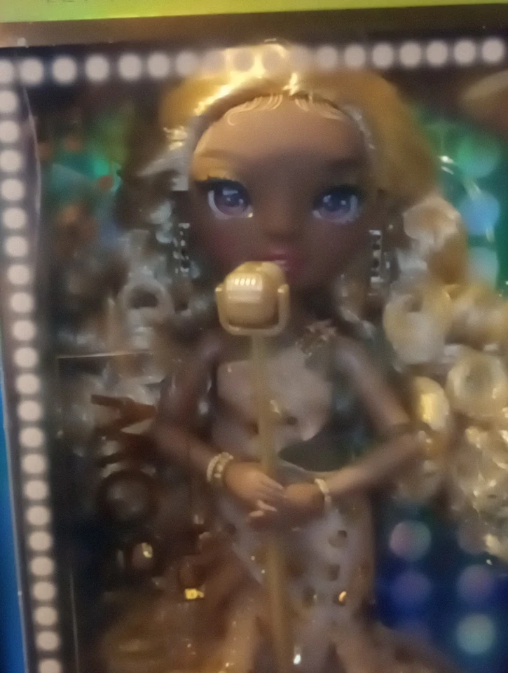 NUEVO EN CAJA Rainbow High Rainbow Vision MELINE LUXE Muñeca de Moda Dorada Caja Menor Daños Foto 3 de 4