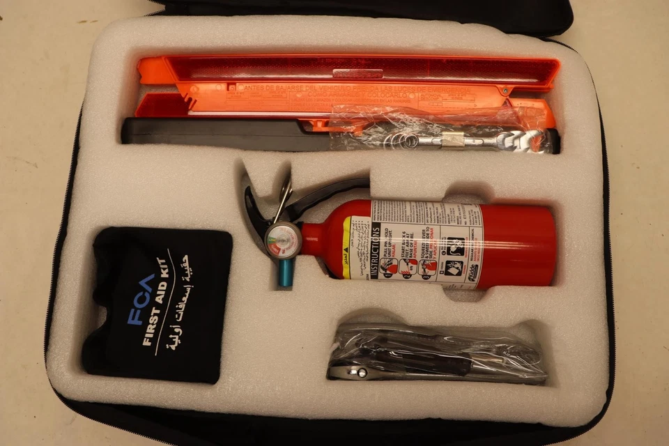 Dodge Durango 2018 primera emergencia y kit extintor conjunto de herramientas con caja OEM Foto 4 de 4