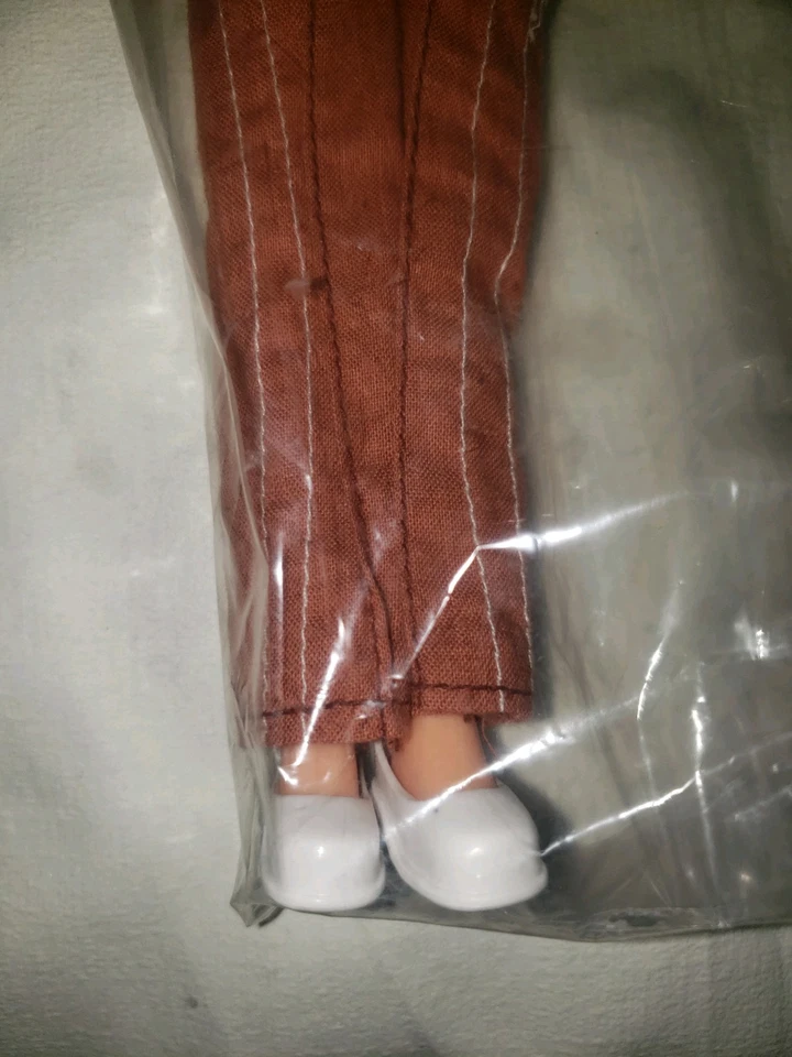 L@@K Nuevo Uniforme/zapatos Vintage Muñeca Sindy McDonalds 11'in Foto 3 de 4