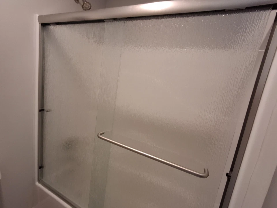 Puertas de ducha/bañera de vidrio Water Fall. Foto 2 de 2