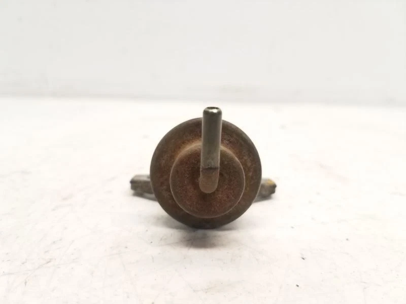 Honda Civic 1999 (1,6 L/AT) regulador de presión de combustible  Foto 4 de 4