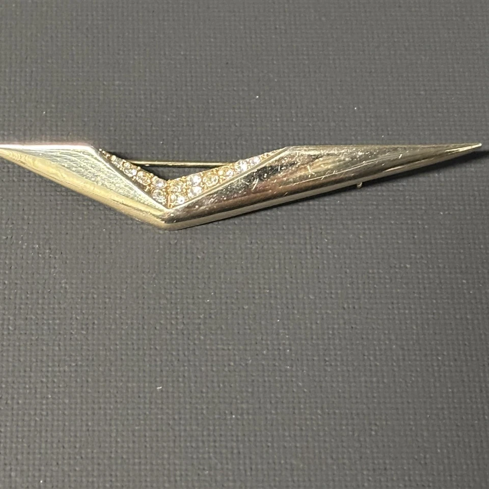 Винтажная золотистая брошь с шевроном Parklane со стразами на булавке с геометрическим узором ювелирные изделия 3,75 дюйма - Изображение 4 из 4