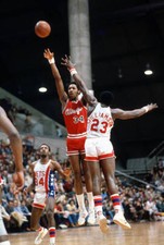 David Greenwood of the Chicago Bulls Basketball 1980 Photo 4