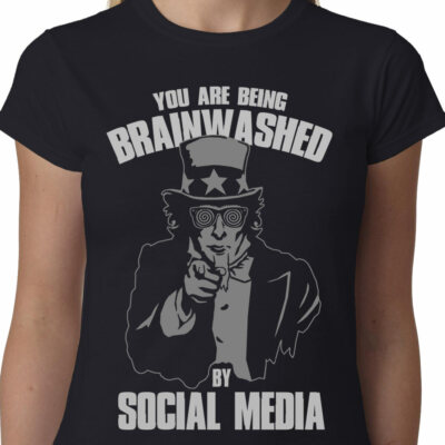 You Are Being Brainwashed Von Soziale Medien Damen Spruch Lustig Geek