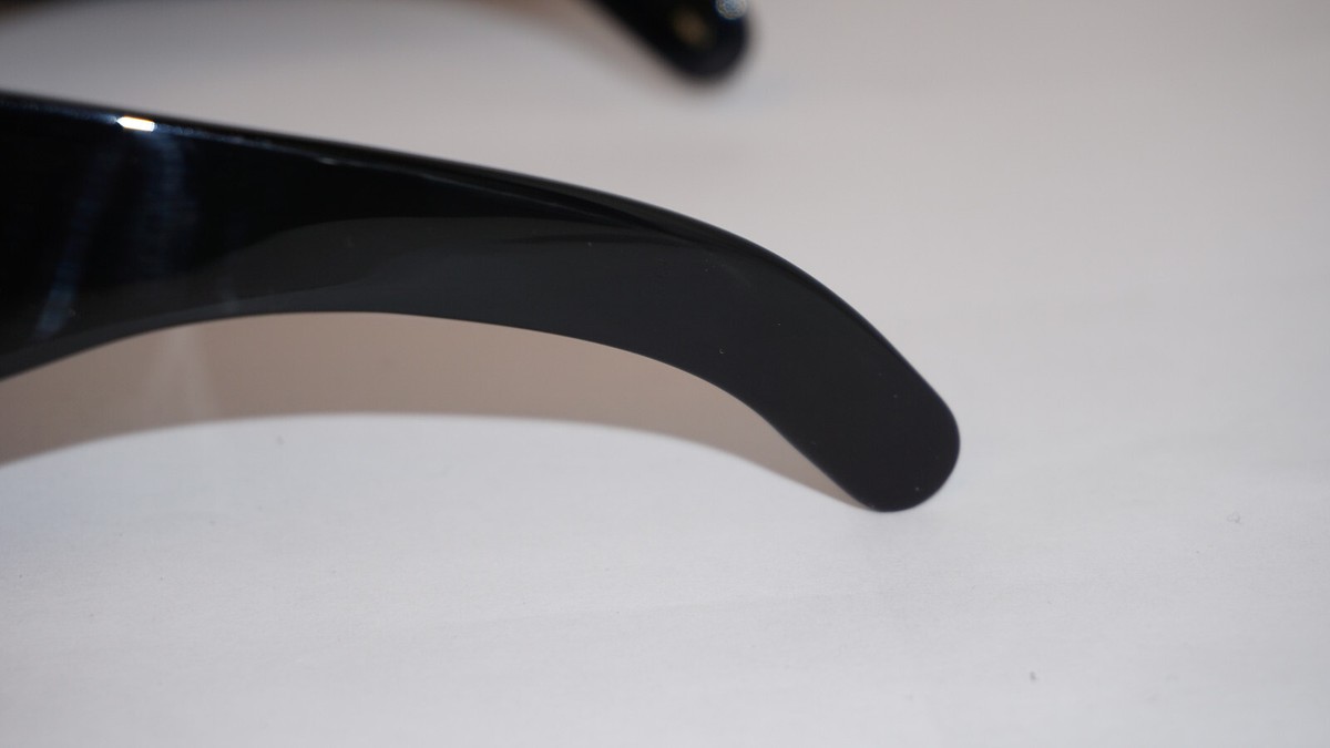 GUCCI New Sunglasses Mask Black Pearl Feather Grey GG0143S  display picture 1