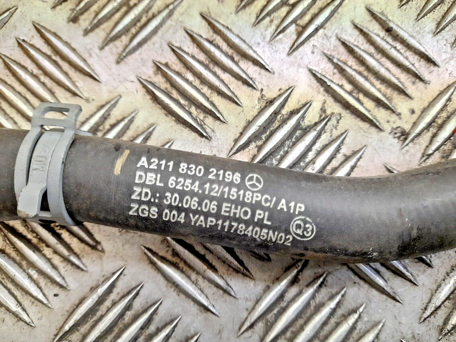 Mercedes W211 E-Klasse Kühlwasserschlauch Heizung Kühlung Schlauch  