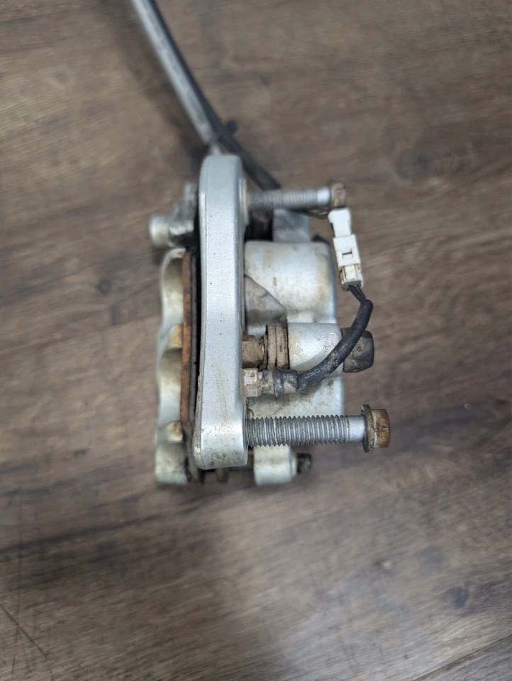 KTM 450 XC-W 2009 OEM BREMBO PINZA DE FRENO DELANTERA CILINDRO MAESTRO MONTAJE ABS Foto 4 de 4