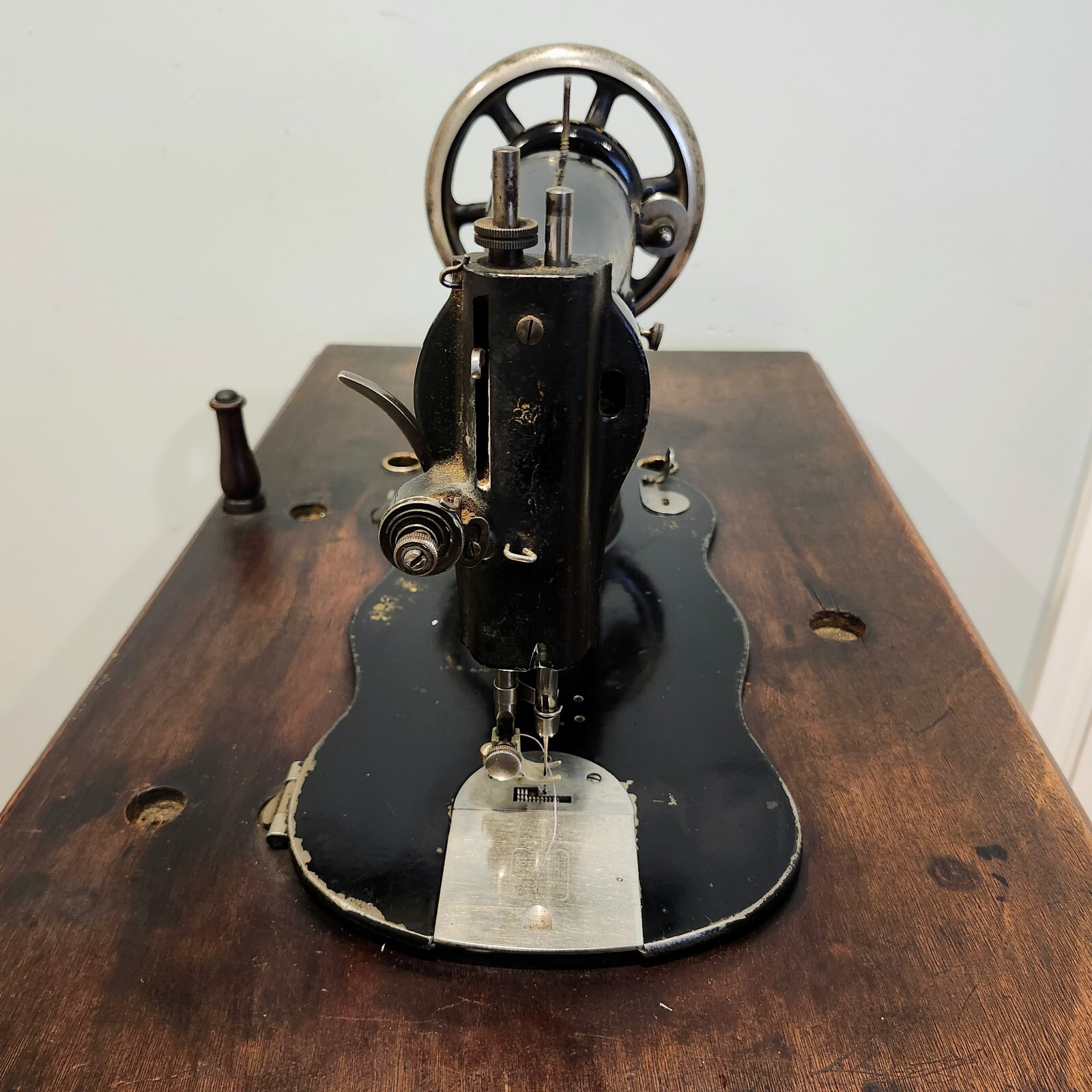 Stunning 1886 Singer Treadle Sewing Machine "Fiddle Base" Improved