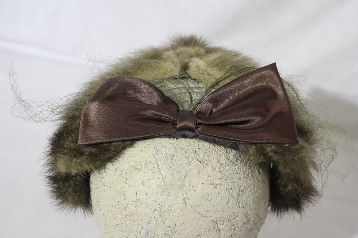 Faixa de cabeça/chapéu vintage marrom veludo e pele com rede e arco UNION MADE-Org Tag OS B49 - Imagem 3 de 4