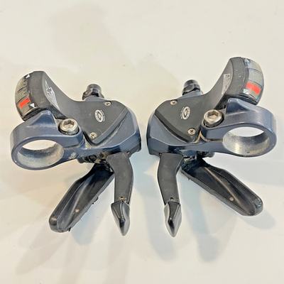 新品未使用SHIMANOシフターDEORE LX/ST-M570 6P-SET Shimano Deore LX ST-M570 3x9 Trigger Shifter V-Brake Lever Combo