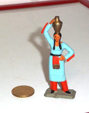 FIGURINE STARLUX  / PUBLICITAIRE NESTLE - INDIENNE CRUCHE SUR LA TÊTE