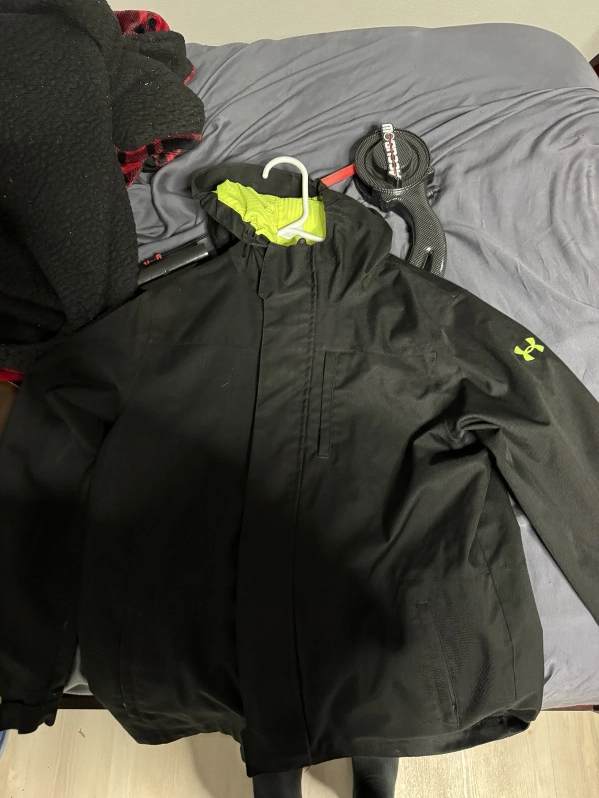Boys Under Armour Black Rain Jacket Size Youth Large