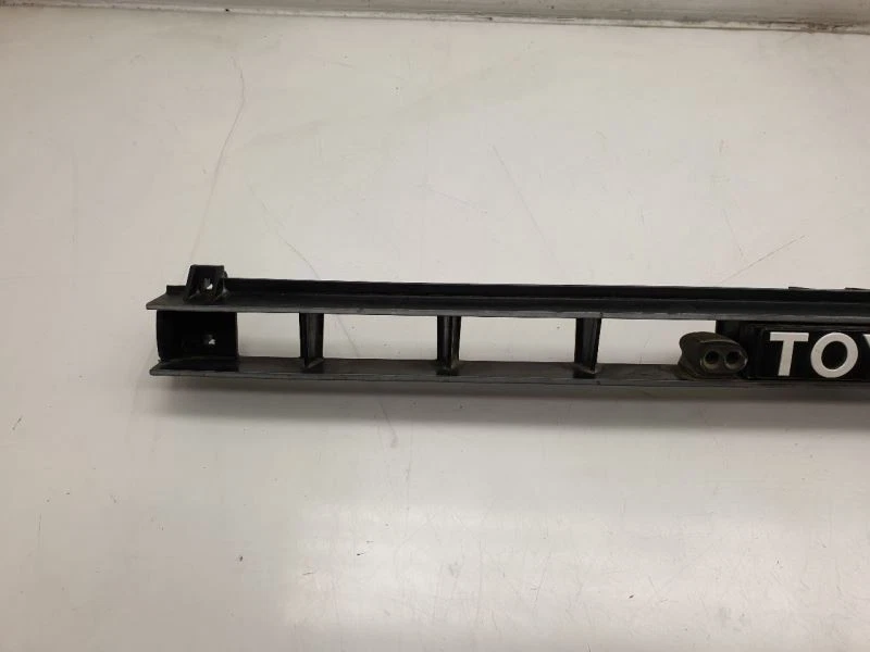 88-91 TOYOTA COROLLA CENTER GRILLE - Image 2 of 4
