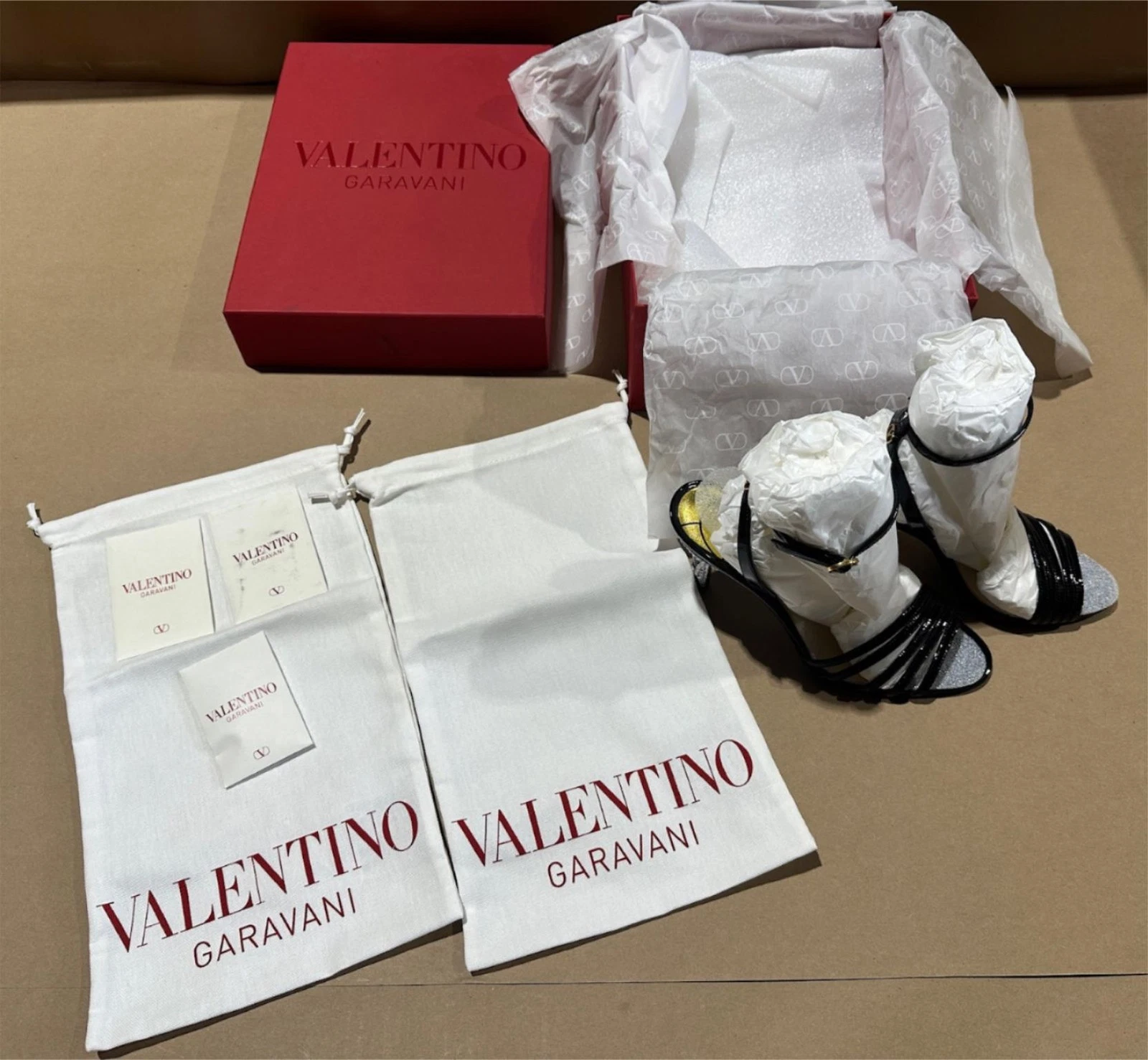 Valentino — NWT Valentino Garavani Ladycrush Patent Leather Sandal w/ Crystals U.S. Size 5.5