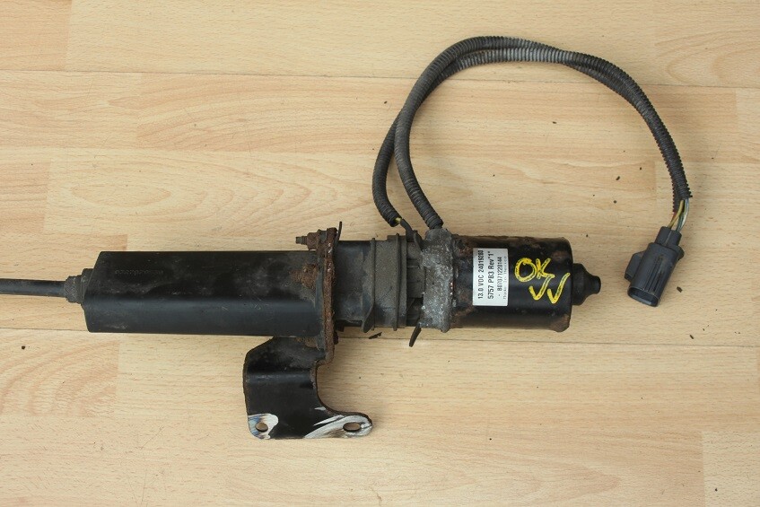 ELECTRIC HANDBRAKE/PARK BRAKE MOTOR Jaguar SType XJ XJ6 XJ8 XJR X350 20022010 eBay