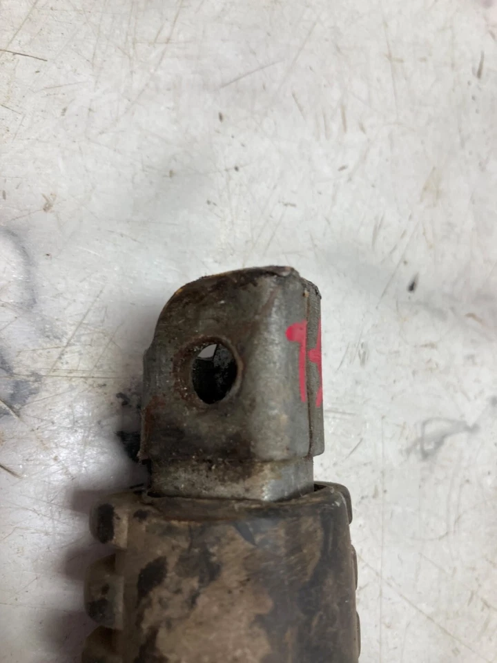 74 Yamaha GT80 GT 80 reposapiés delantero izquierdo clavija Foto 3 de 3