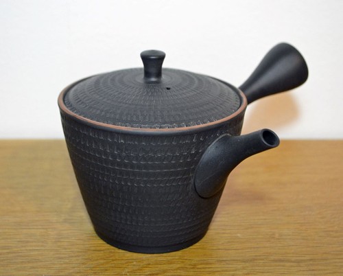 Tokoname Gyokko Kurodoro Tobikanna Kyusu Teapot Made in Japan