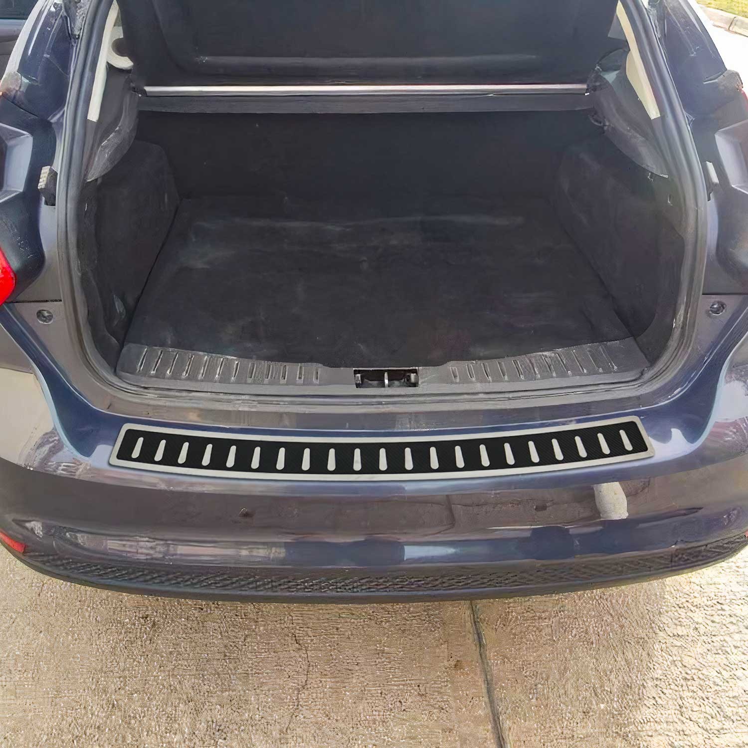 Protection de pare-chocs Ford Focus 3 pour voyages en famille style carbone