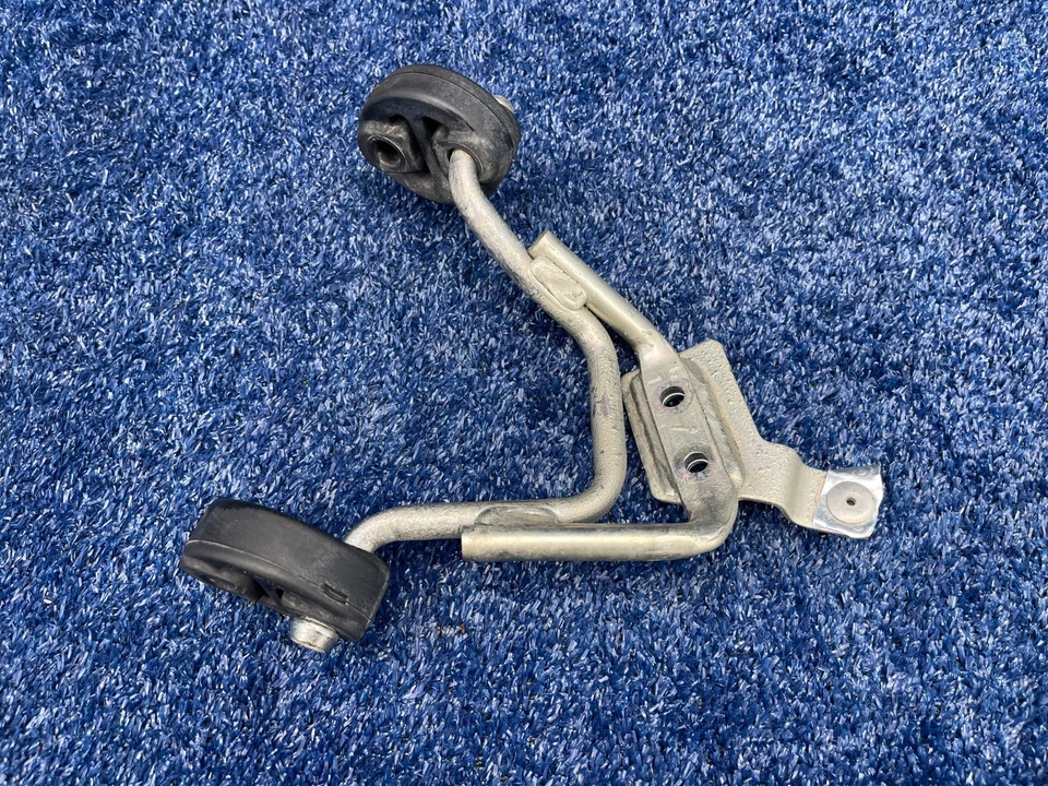 Soporte de suspensión de escape trasero derecho Lexus RX350 2013-2015 OEM 17565-0P031 Foto 3 de 4