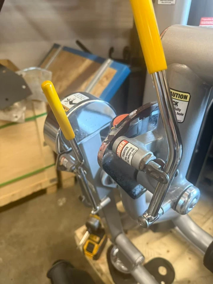 Máquina combinada de extensión/rizo de piernas Tuff Stuff Cal Gym con pila de peso de 200 lb Foto 2 de 4