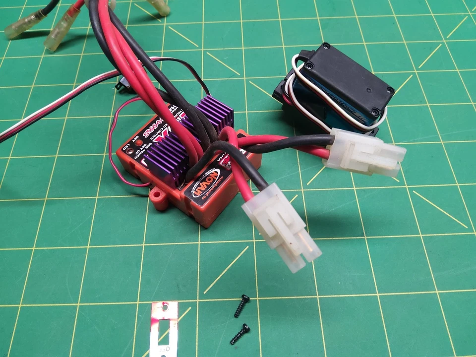 Emaxx 3906 esc 3014 Novak dual battery dual motor set up used working Clodbuster - Image 4 of 4