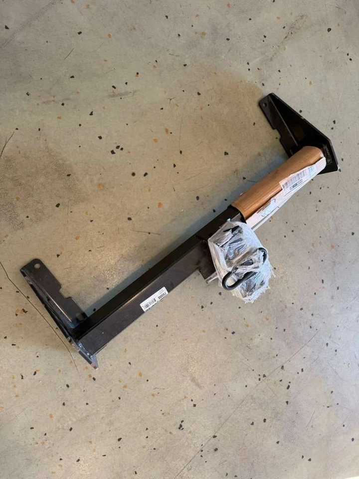 Receptor de enganche de remolque Draw-Tite clase III 2"" compatible con '73 - '91 Suburban - 75500 Foto 2 de 4