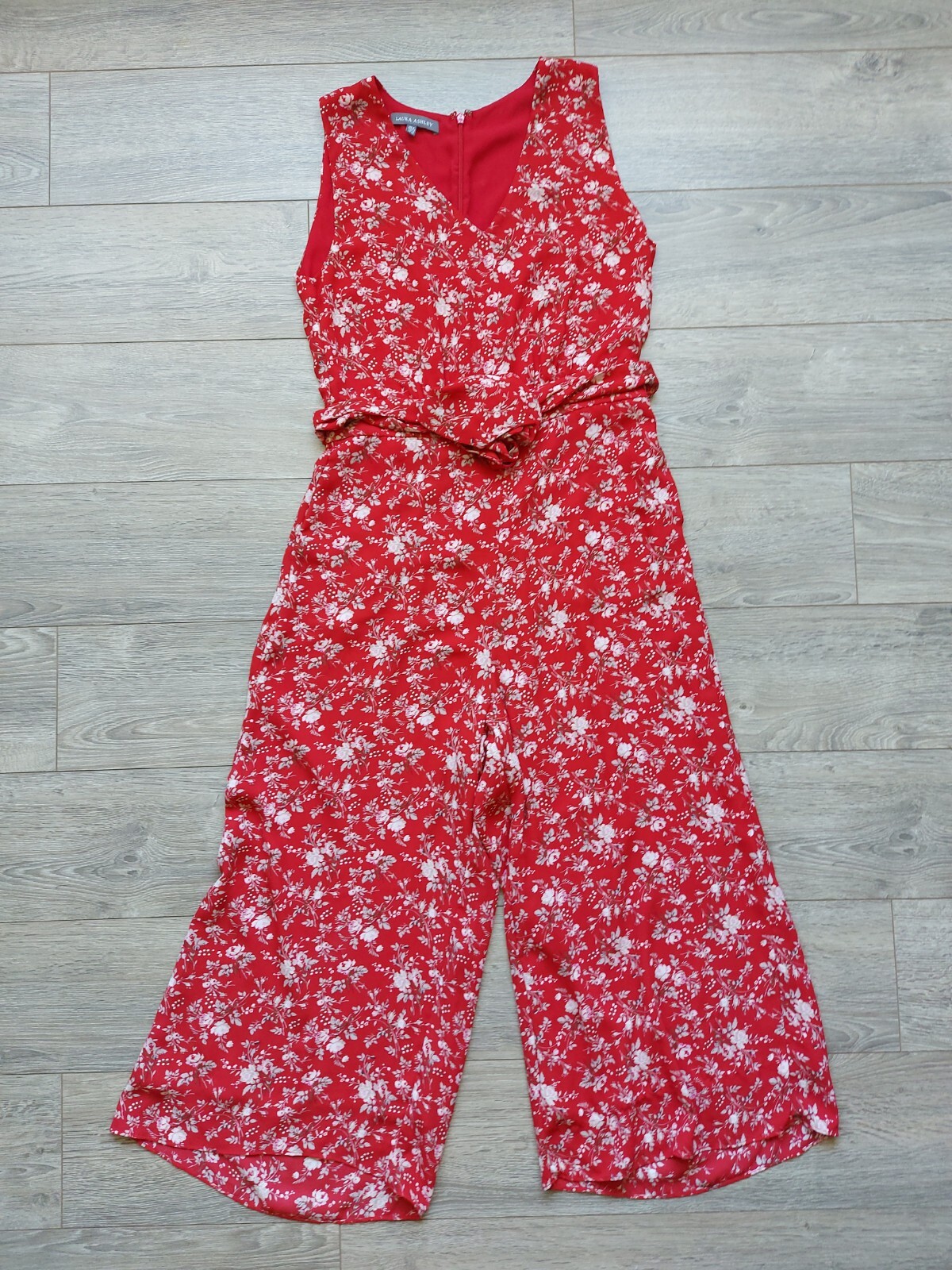 Laura Ashley Red Floral Jumpsuit 8 Wide Leg 3/4 Leg P… Gem
