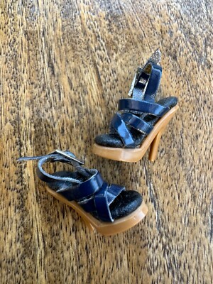 FASHION ROYALTY NU FACE 2007 PRETTY CALCULATED ERIN PAIR OF SHOES FOR 12'' DOLL