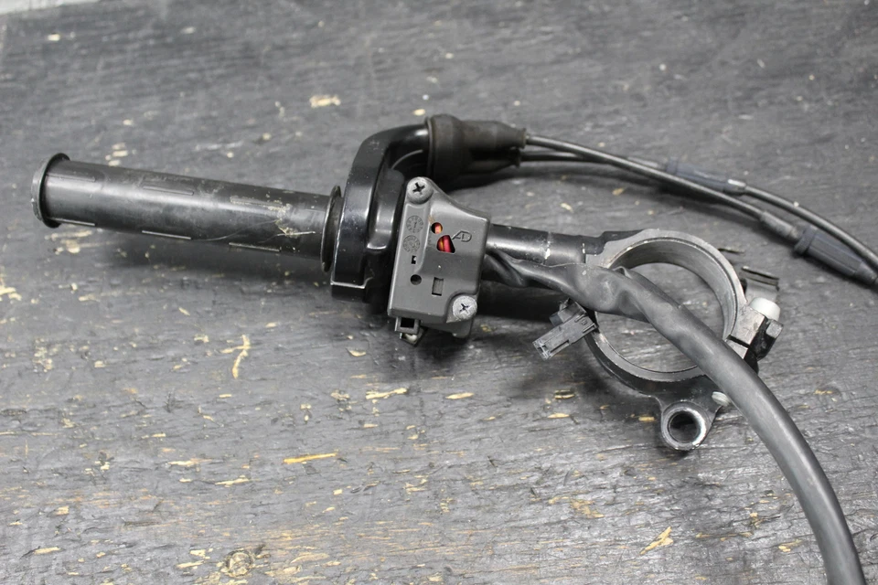 08-10 KAWASAKI NINJA ZX10R ZX10 CLIPE DIREITO NO GUIDÃO COM INTERRUPTORES FABRICANTE DE EQUIPAMENTO ORIGINAL 09 2010 - Imagem 4 de 4