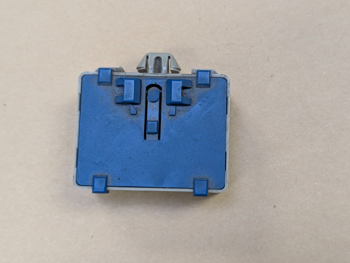 99-03 Lexus RX300 Lamp Failure Control Module Box Control 89373