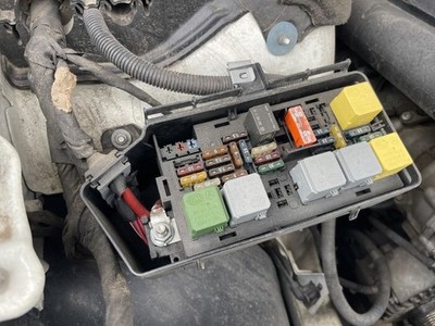 Fuse Box Engine 251 Type R350 ID 1645403472 Fits 07-10 MERCEDES R-CLASS 993323