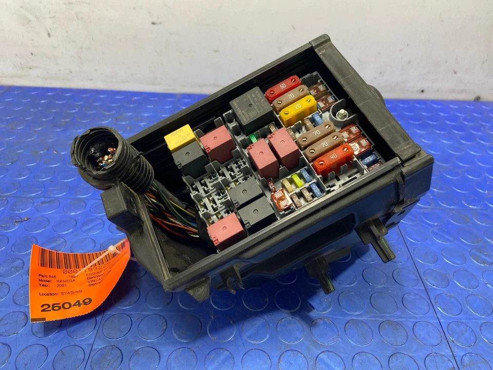 Bloque de conexiones relé caja de fusibles motor Jeep Renegade 15-21 OEM 68303981AA Foto 4 de 4