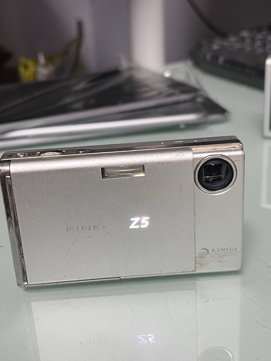 Fujifilm FinePix Z Series Z5fd 6.3MP Digital Camera - Silver