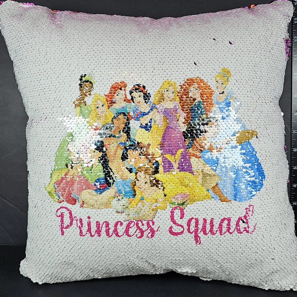 Almohada de lentejuelas reversible púrpura Disney Princess Squad 14" x 14" DIVERTIDA Y bonita Foto 2 de 4