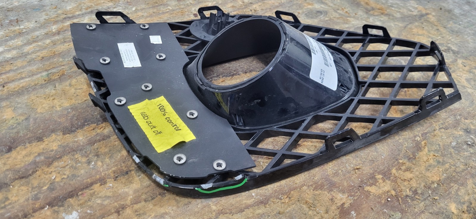 2021-2024 BENTLEY BENTAYGA FOG LIGTH COVER PASSENGER SIDE FRONT USED OEM *DC9118