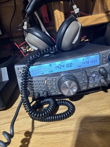 Kenwood TS-2000 Quad Band Ham Transceiver HF/50/144/440/(1200) LCD