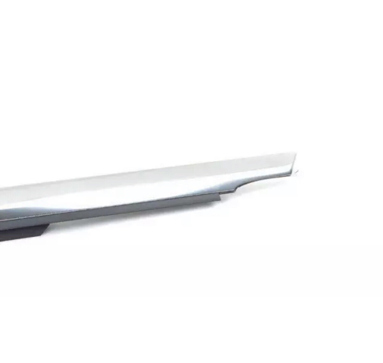 Lécheur de vitre Audi A3 8V fini chrome noir satiné | Baguette avant gauche 8V5853283B2