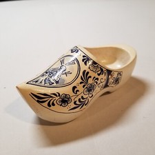 Vintage Hand carved Dutch Wooden Shoe of Holland 7" CRD