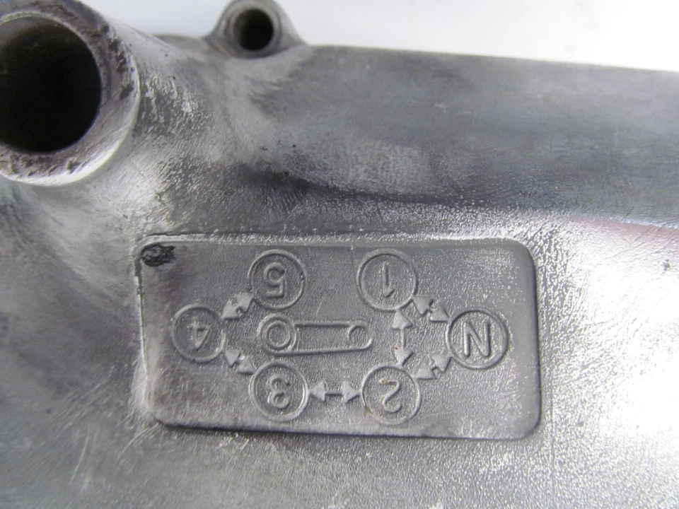 Cubierta de piñón del motor Suzuki GS750L L GS 750 1981 Foto 2 de 3