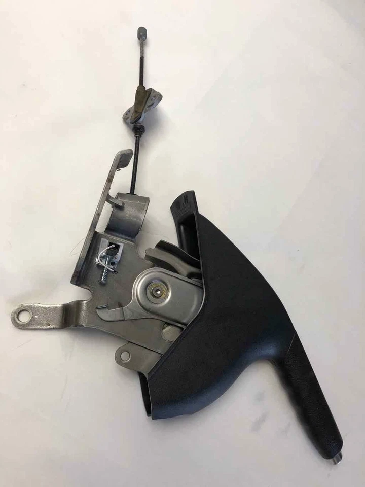 Ручка стояночного экстренного тормоза рычаг ручного тормоза напольный в сборе 2018 FORD FIESTA - Изображение 4 из 4